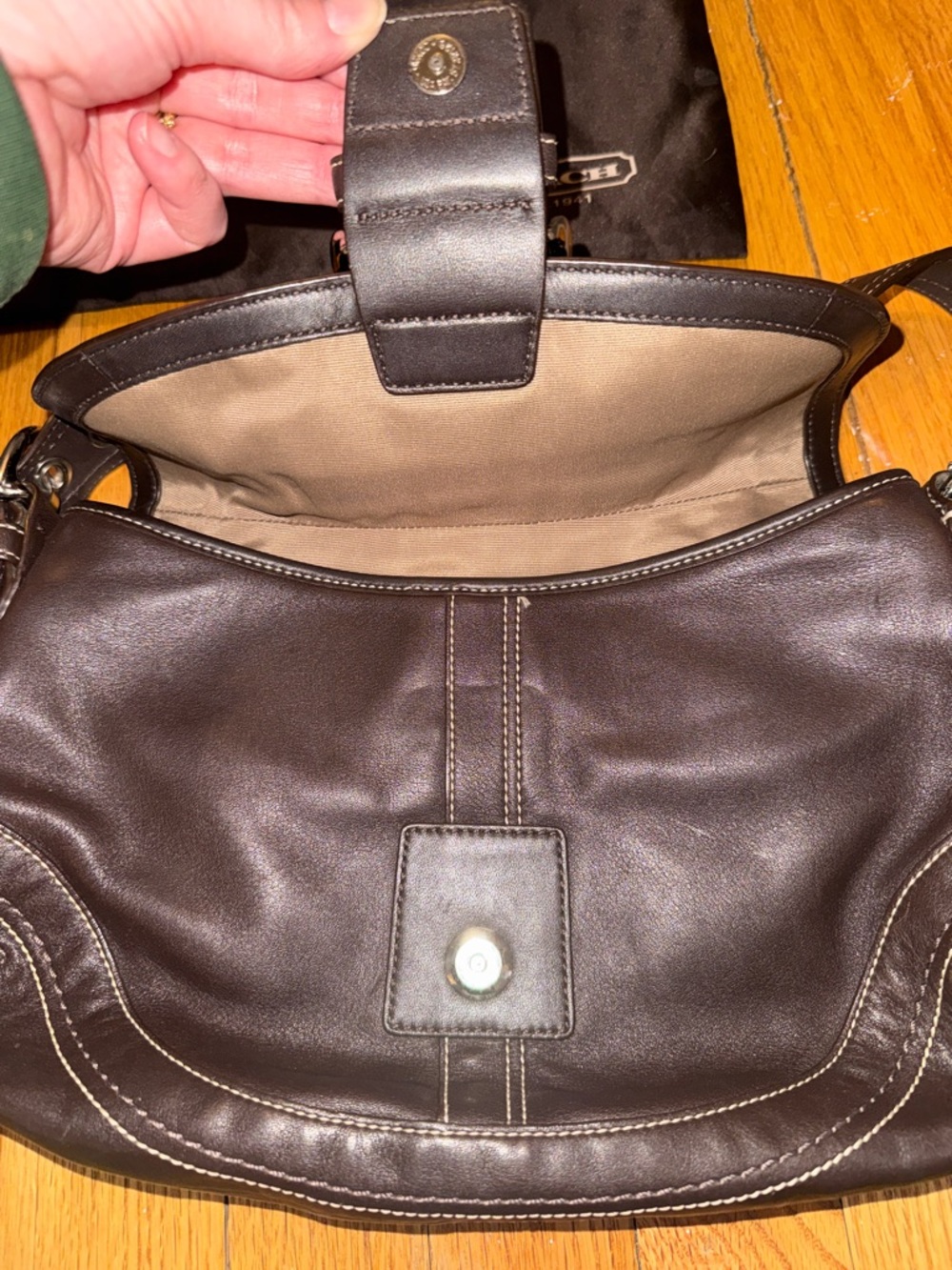 Vintage 1980s Coach Leather Shoulder Bag | Brown | Classic NYC Style - Picture 7 of 8